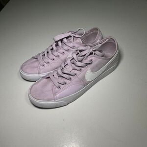 Nike Women's Pink and Purple Trainers